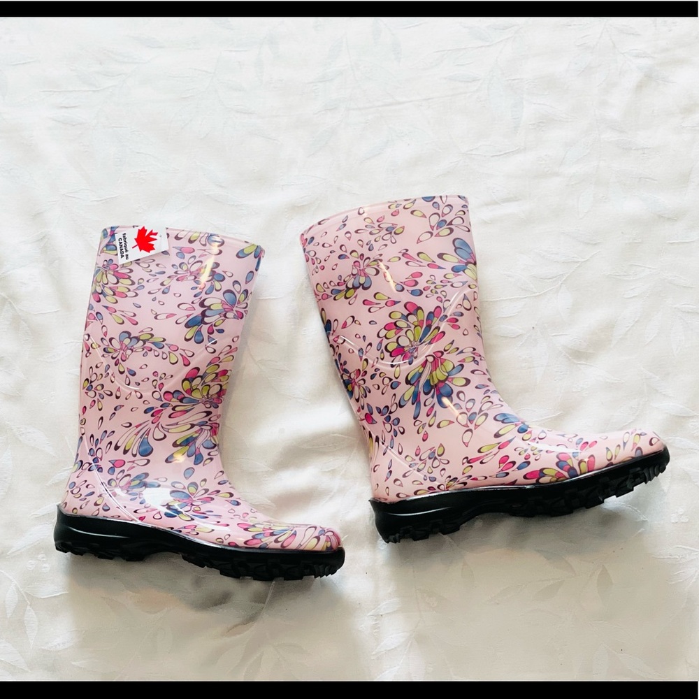 NWT Rainboots